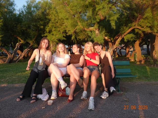 Roos (18) koos voor Biarritz in haar tussenjaar: “Ik ben hier een ander mens dan thuis”