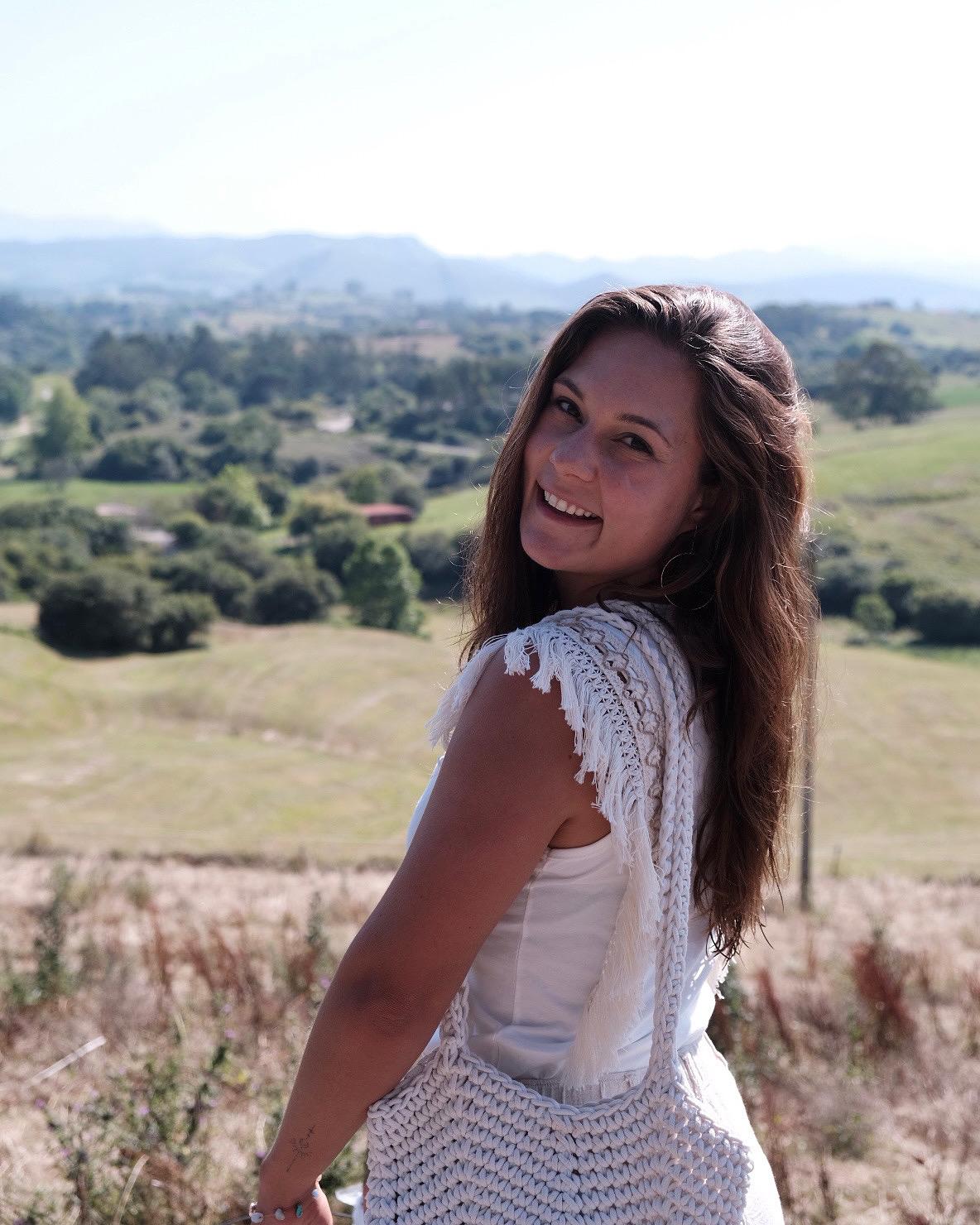 Sabine (26) ging solo op surftrip naar Noord-Spanje en vond precies wat ze zocht