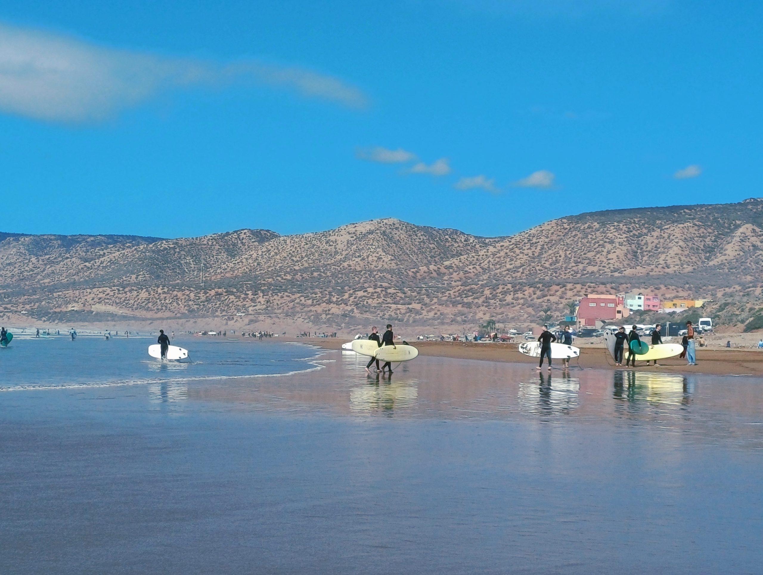 Mieke (47) over haar surftrip naar Marokko: “Ik zocht rust, geen kampgevoel