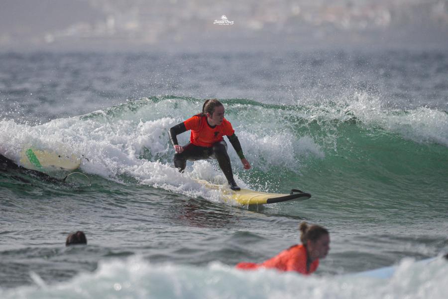 Nadine leert Spaans en gaat surfen op Tenerife