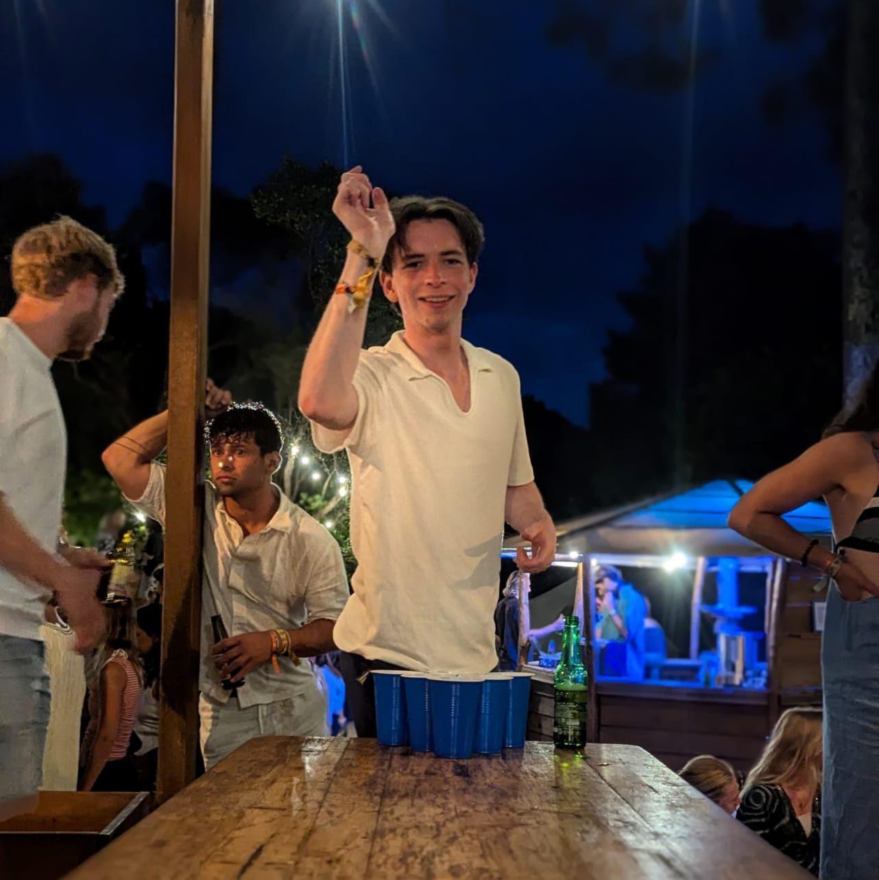 Met de studievereniging op surftrip naar Frankrijk: Fons (24 jaar) vertelt